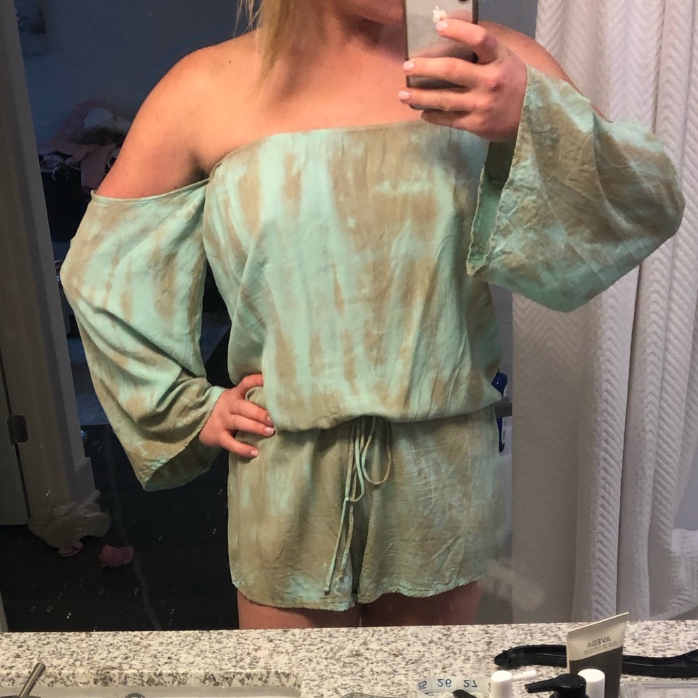 Olivaceous Tie-die romper with sleeves